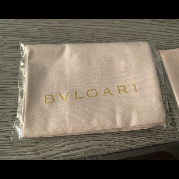 4 brand name optical glasses cloth ( Prada, Bvlgari x 2 & ferragamo) - Picture 2 of 5